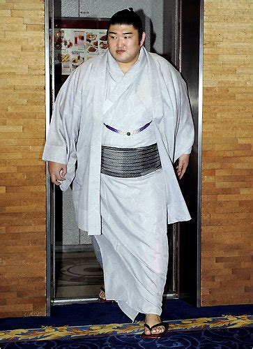 In Japan Ties To Underworld Cast Shadow On Sumo The New York Times