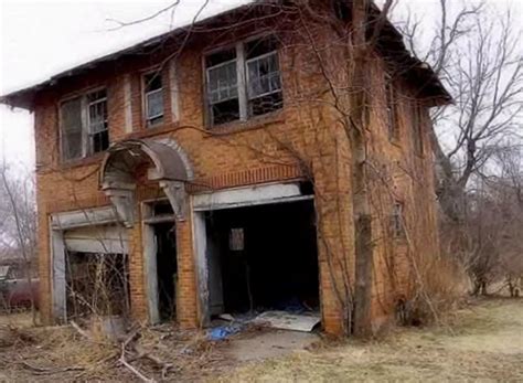 Abandoned Mansions In Oklahoma Can Be Hauntingly Beautiful