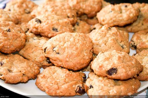 I hope you are ready for the last recipe in the valentine's day series! Egg White Oatmeal-Raisin Cookies Recipe