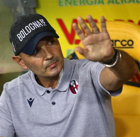Синиша михајловић, pronounced sǐniʃa mixǎːjloʋitɕ; FC Bologna: Sinisa Mihajlovic mit Comeback nach Leukämie ...