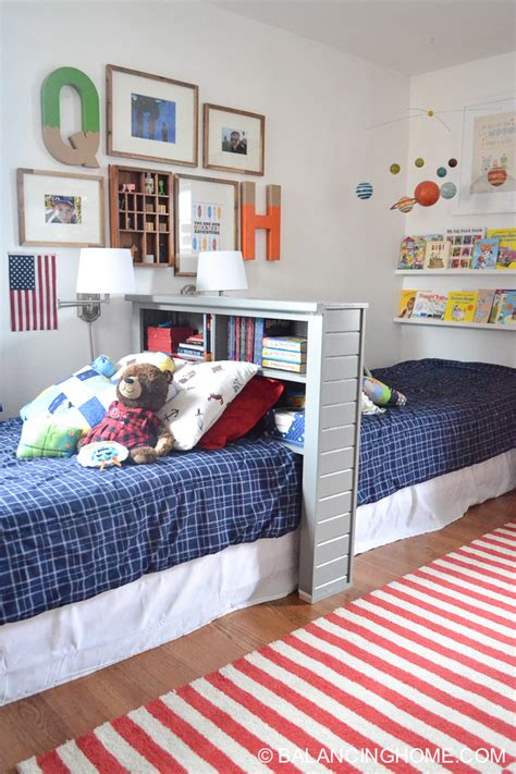 Small Bedroom Decor & Bedroom Decorating Ideas - Balancing ...