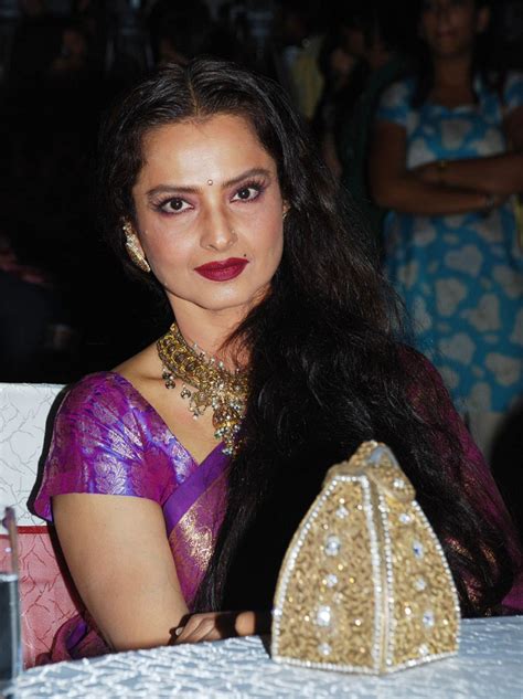 Happy Birthday Rekha 15 Rare Pictures Of Bollywoods Timeless Beauty