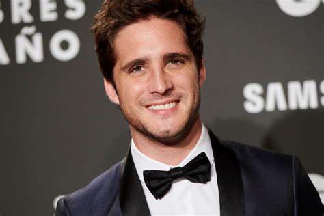 He has starred in the film rock of ages and the series scream queens, among others. Diego Boneta, quien interpreta a Luis Miguel en la serie ...