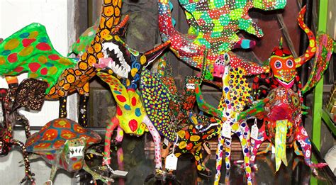 Disfruta de las fotos de alebrijes, hay varios tipos y todos son multicolores. Artesanías Café: Arte popular - Los alebrijes