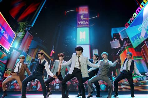 Watch Bts Dance Through Nyc For Electrifying Dynamite At The 2020