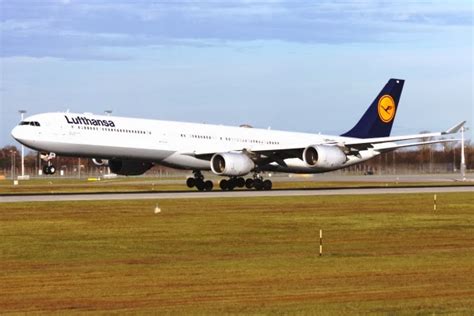 √ Airbus A340 600 Lufthansa Popular Century