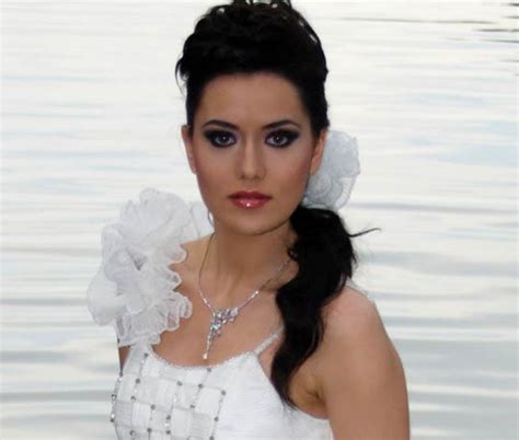 Последние твиты от fahriyeevcenözçivit (@evcenf). Fahriye Evcen Resimleri Geniş Ekran Duvar Kağıtları ...