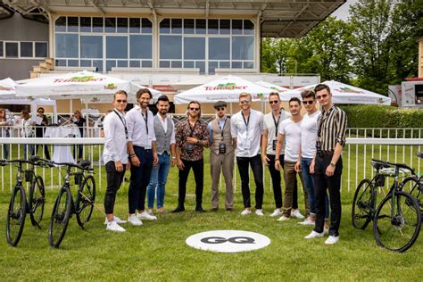 Lennard Wickel Der „gq Gentleman 2018 Trägt Beruflich Uniform