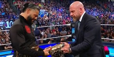 Triple H Presents New Undisputed Wwe Universal Title Belt And Puts Over Roman Reigns The
