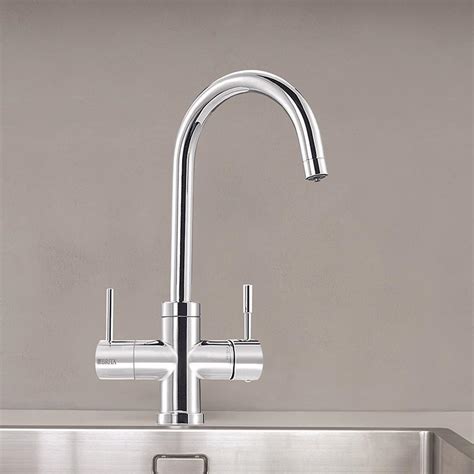 Kalk tritt mit dem leitungswasser ins haus ein und verlässt in einer idealen welt das haus wieder zusammen mit dem wasser. Warum Sie Ihr Wasser entkalken sollten | BRITA®