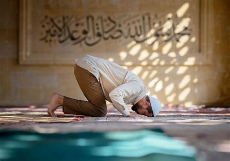 The actions which nullify and continue the Salah (Prayer) | Muslim pray