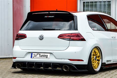 The volkswagen golf (mk7) (also known as the golf vii) is a small family car produced by german automobile manufacturer volkswagen, as the seventh generation of the golf and the successor to the golf mk6. Η Ingo Noak βελτιώνει το Golf 7 GTI TCR - Autoblog.gr