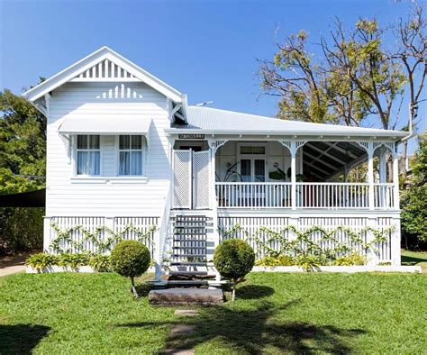 Colourful Update Of A Classic Queenslander Home Queenslander House