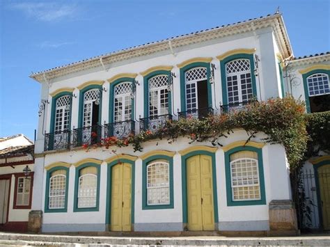 It lies along the lenheiro river on a site sandwiched between two hills, at 2,822 feet (860 metres) above sea level. São João del-Rei: curiosidades, fotos, atrações e roteiro ...