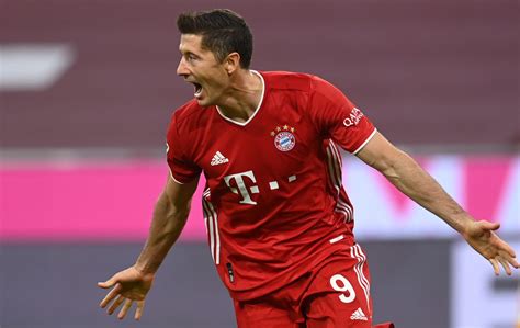 Born 21 august 1988) is a polish professional footballer who plays as a striker for bundesliga club bayern munich and is the. FC Bayern Munich: Robert Lewandowski delivers another masterclass