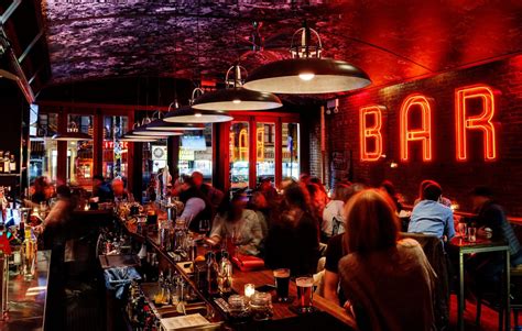 Spotlight On New York City Es Bar