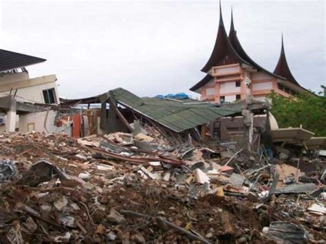 Kliping Bencana Alam Tsunami Lakaran
