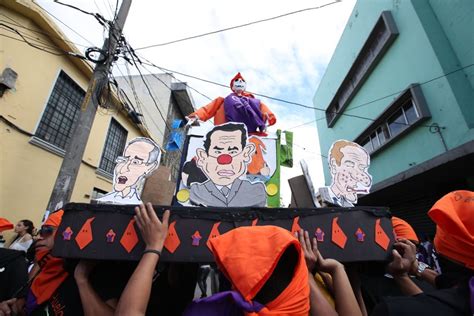 Huelga De Todos Los Dolores En Medio De Incidentes Transcurre Desfile