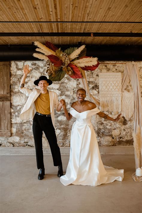 A Modern Boho Wedding Inspiration With Fierce 70s Fashion