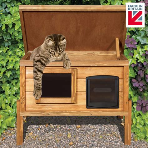It's essentially impossible to train a cat to stop scratching screens, particularly if more than one screen is involved. This External Cat Shelter has a unique self-heating pad ...