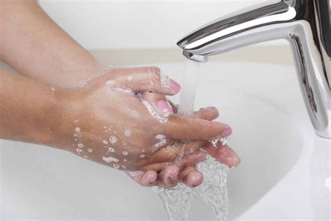 Voici Comment Se Laver Les Mains Comme Un Pro Sain Et Naturel