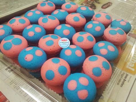 2 biji telur 1 cawan gula 2 cawan tepung gandum/tepung naik sendiri 1 sudu teh ovellete 1 sudu kecil baking powder 1 cawan susu cair/susu segar pewarna inti/filling (strawbery/bluebery/coklat) cara: ~ Aneka Rasa Dari ZuE ~: ~APAM POLKADOT UNTUK TEMPAHAN~