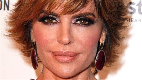 How Lisa Rinna Really Got Her Signature Hairstyle