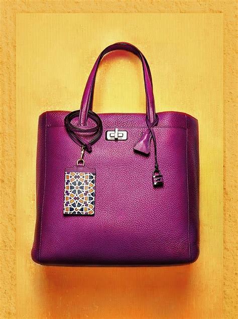 Braun büffel, the german designer and maker of premium leather handbags and accessories with more than 130 years of heritage in the art of leather craftsmanship. Must have: Tas Delia dari Braun Buffel