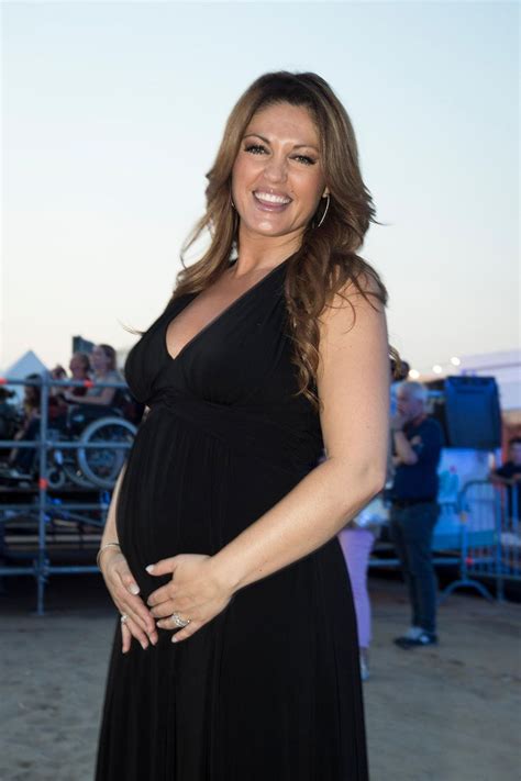 Evi hanssen is zwanger van haar tweede kindje. Zwangere Belle Perez neemt haar voorzorgen: 'Geen hakken ...