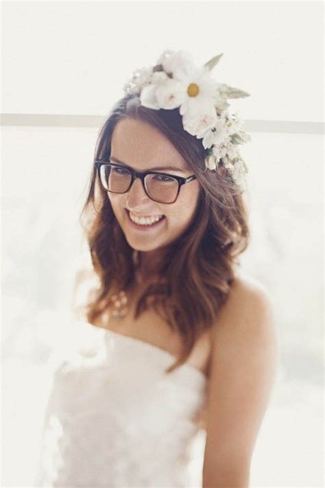 Noivas De óculos Dá Pra Casar De óculos E Arrasar Bride With Glasses Geek Wedding Bride Style