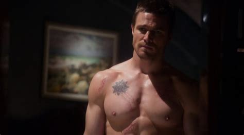 Stephen Amell Shirtless In Arrow S E Shirtless Men At Groopii