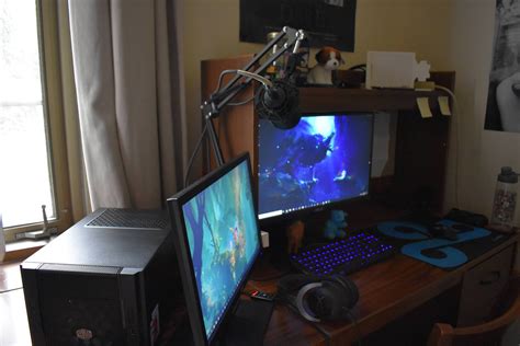 Managing Desk Real Estate In My Dorm Gaming Setup Ps4 Pc Setups
