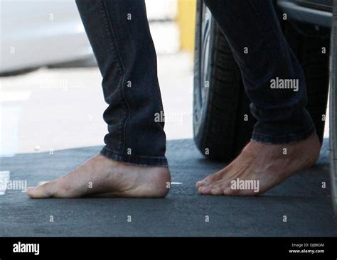 russell brand arrives barefoot to his hollywood yoga class los angeles california 12 09 12