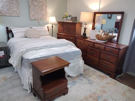 Cherry 5 Pc Bedroom Suite Roth And Brader Furniture