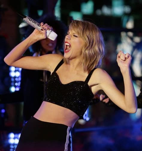 Taylor Swift Said There Are No Naked Images After Hackers Leak Messages
