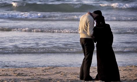 Do you know unmarried couples who attend church, have consensual sex, and may even live together? Getting married for the wrong reasons: CRUCIAL advice for ...