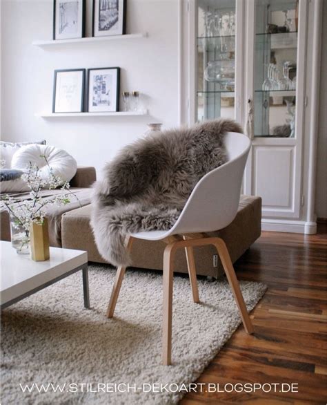 Der j104 stuhl von hay ist eine neuauflage des ursprünglichen modells des dänischen architekten und designers poul m. Frühlingsfrisch mit HAY, Lammfell und Farbe ♥ | Stühle für ...