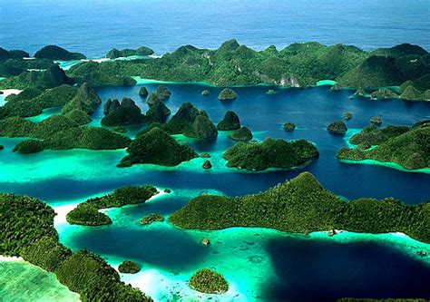 Pesona Keinadahan Alam Raja Ampat Papua Geomedia