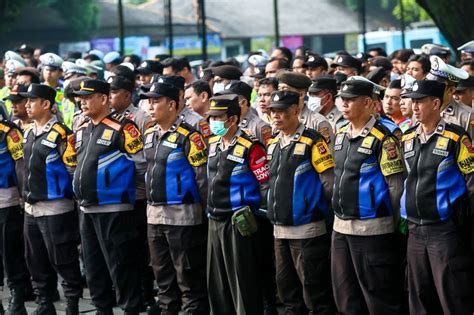 1600 Polisi Rw Siap Jaga Keamanan Dan Ketertiban Kota Bandung