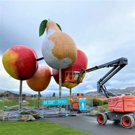 Cromwell Fruit Sculpture Naylor Love Commercial Construction