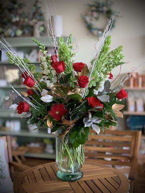 Contact A Touch Of Elegance Florist Louisville Ky Florist Flower Shop In Christmas