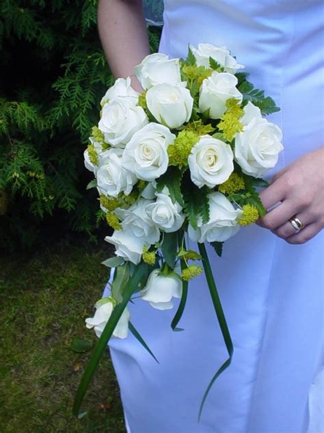 Filewedding Bouquet White Roses Wikimedia Commons