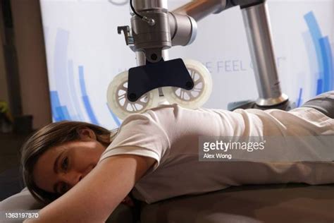 Robot Massage Photos Et Images De Collection Getty Images