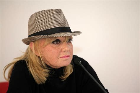 Non è facile avere 18 anni. Rita Pavone: "A Sanremo per cantare non per fare politica ...
