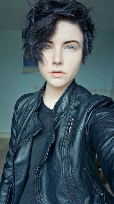 Androgynous haircuts are super chic and trendy for both women and men. attractiveness // aesthetic // photography // art // people // androgynous // model // grunge ...