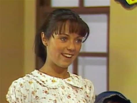Nas sketchs de el chavo del ocho no programa chespirito, já aposentado, passa a morar na vila, no apartamento da escada do primeiro pátio. El Chavo del 8 | Playbuzz