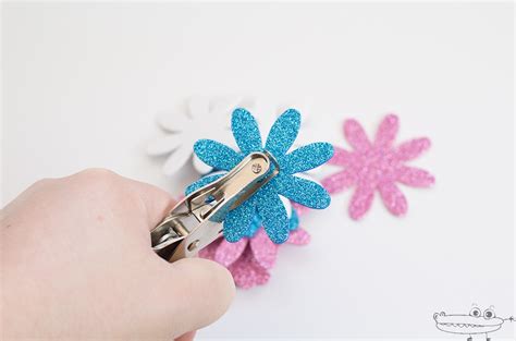 Maybe you would like to learn more about one of these? Corona de flores en goma eva - Actividades para niños ...