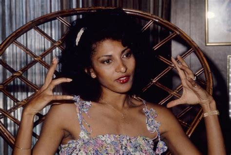 Stunning Photos Of Pam Grier In The S Rare Historical Photos