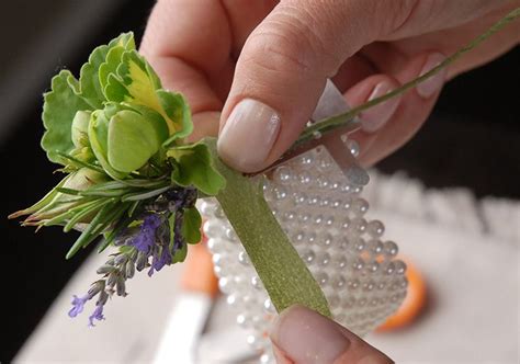 How To Make A Corsage Corsage Wedding Diy Prom Corsage Diy Wrist