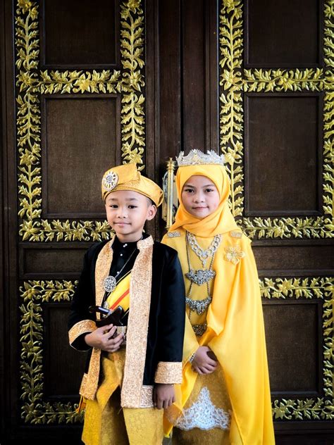 Biografi kebawah duli yang maha mulia seri paduka baginda raja permaisuri agong. #GempakSpot: Bergambar Seperti Pasangan Yang DiPertuan ...